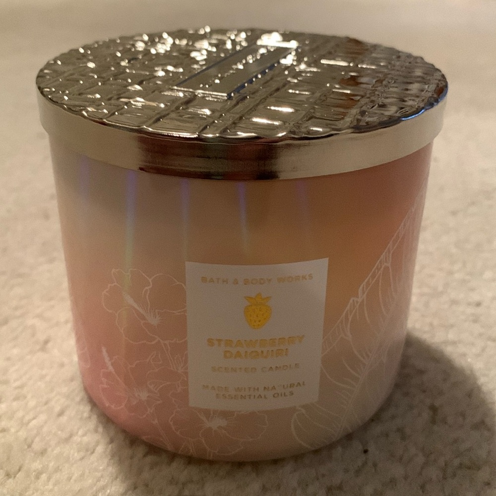 Bath & Body Works Strawberry Daiquiri candle (2022) 🍓
